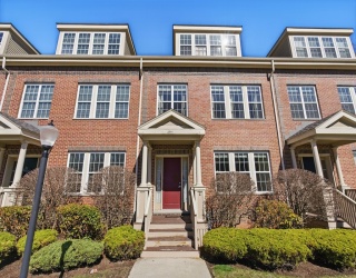 2 Powder Mill Sq, Andover, Massachusetts, 3 Bedrooms Bedrooms, 6 Rooms Rooms,2.5 BathroomsBathrooms,Residential,For Sale,Powder Mill Sq,73466960