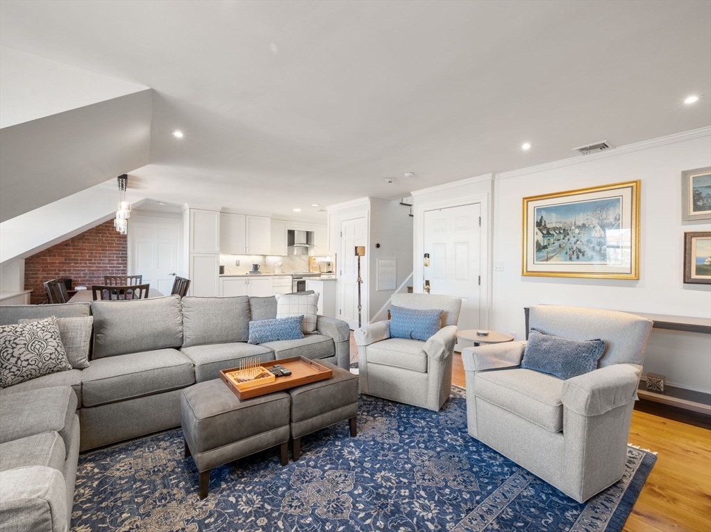 40-42 Mount Vernon St, Boston, Massachusetts, 2 Bedrooms Bedrooms, 4 Rooms Rooms,2 BathroomsBathrooms,Residential,For Sale,Mount Vernon St,73466885