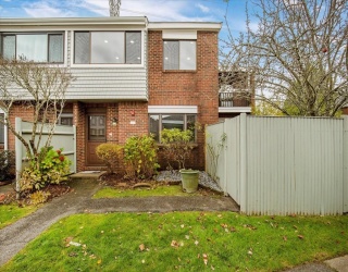 76 Rosewood Dr, Stoughton, Massachusetts, 2 Bedrooms Bedrooms, 6 Rooms Rooms,1.5 BathroomsBathrooms,Residential,For Sale,Rosewood Dr,73466963