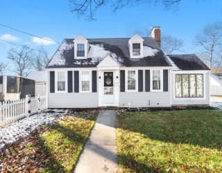 32 Woodside Ave, Wareham, Massachusetts, 3 Bedrooms Bedrooms, 5 Rooms Rooms,1.5 BathroomsBathrooms,Residential Lease,For Rent,Woodside Ave,73466984