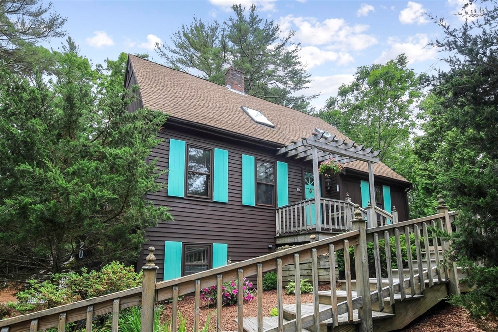 20 Lakewood Dr, Mashpee, Massachusetts, 3 Bedrooms Bedrooms, 6 Rooms Rooms,3 BathroomsBathrooms,Residential,For Sale,Lakewood Dr,73466994