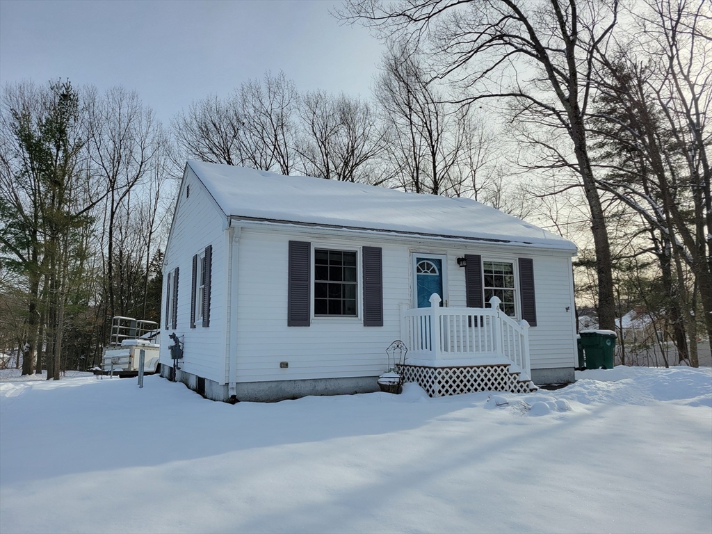 41 Almount Rd, Fitchburg, Massachusetts, 2 Bedrooms Bedrooms, 4 Rooms Rooms,1 BathroomBathrooms,Residential Lease,For Rent,Almount Rd,73467014