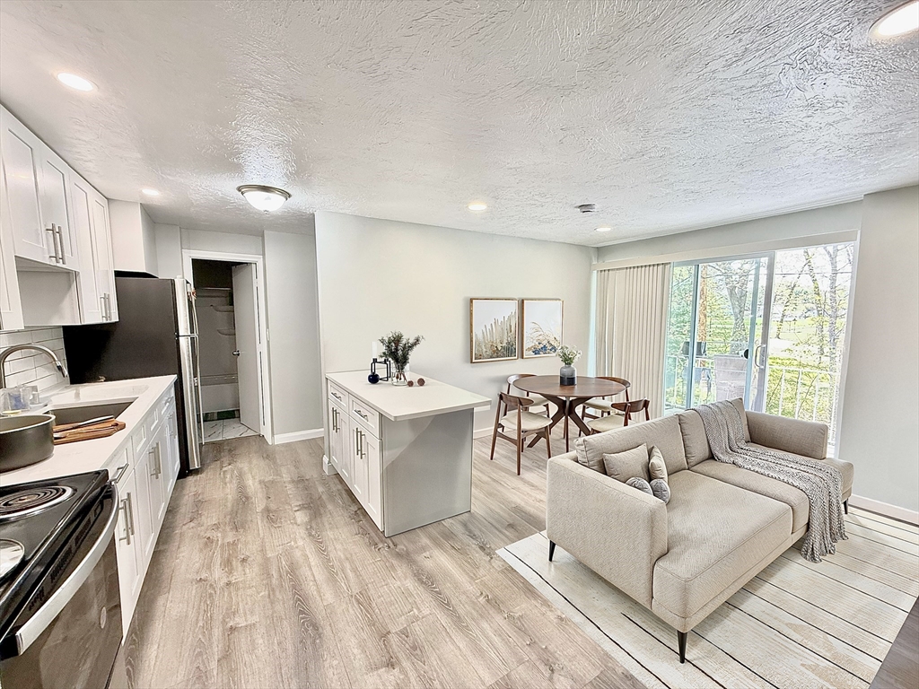 301 Grant, Framingham, Massachusetts, 1 Bedroom Bedrooms, 2 Rooms Rooms,1 BathroomBathrooms,Residential Lease,For Rent,Grant,73467017