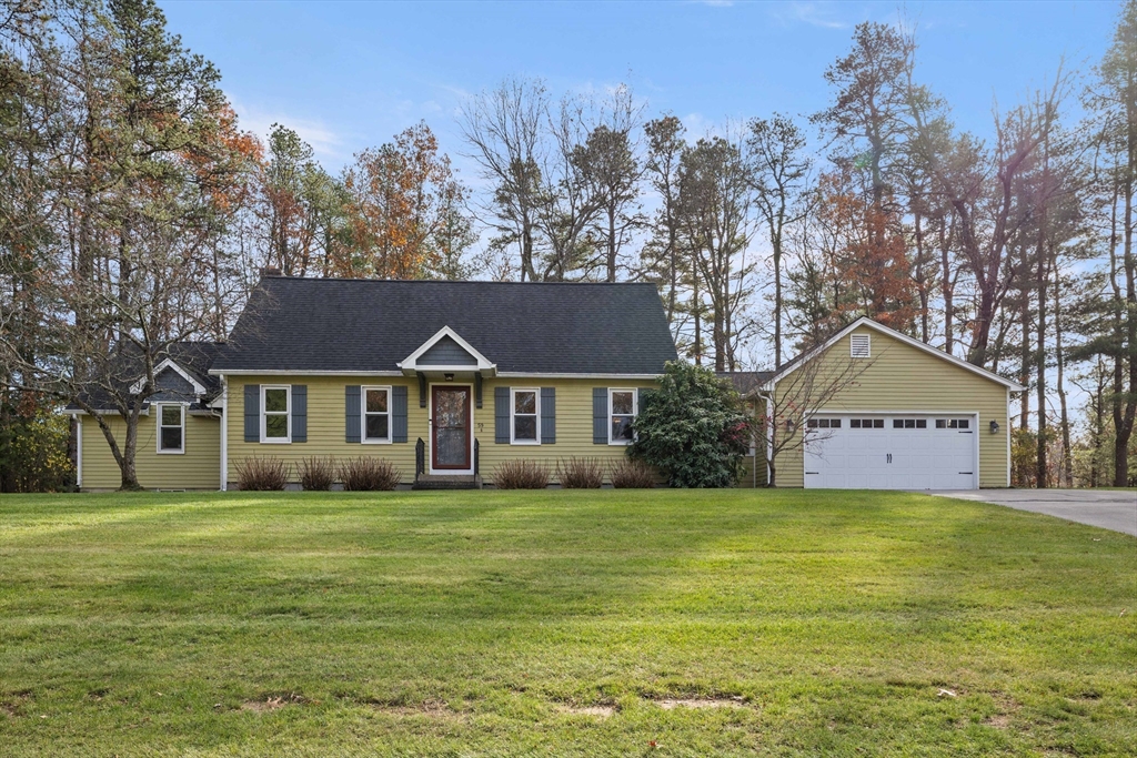 59 Campbell Dr, Easthampton, Massachusetts, 3 Bedrooms Bedrooms, 8 Rooms Rooms,2.5 BathroomsBathrooms,Residential,For Sale,Campbell Dr,73455847