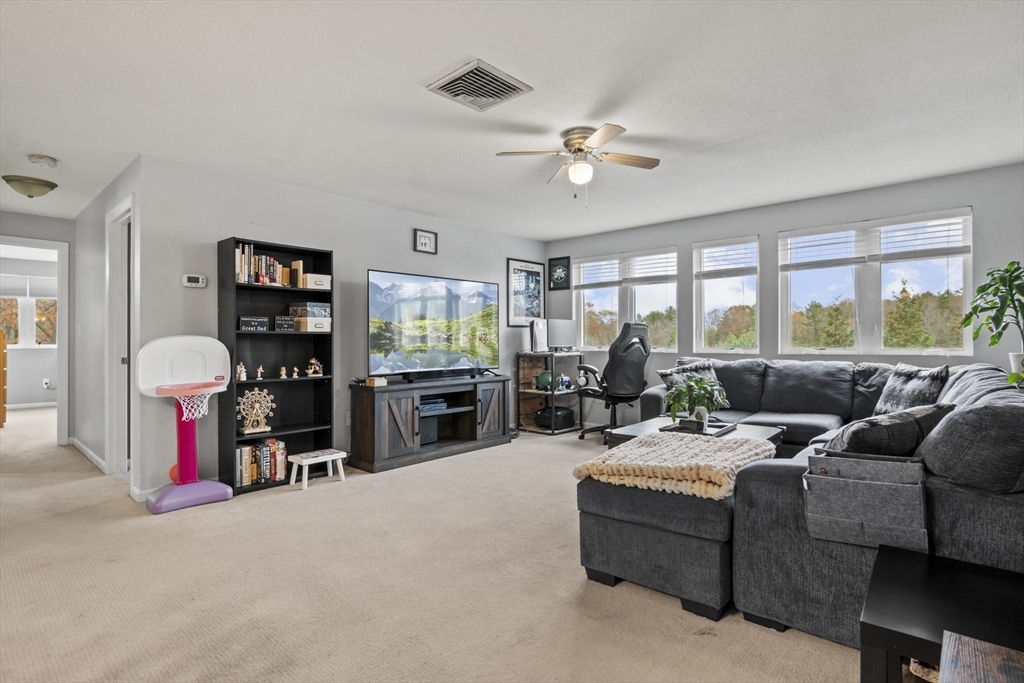 38 Dunham Road, Beverly, Massachusetts, 2 Bedrooms Bedrooms, 4 Rooms Rooms,1.5 BathroomsBathrooms,Residential,For Sale,Dunham Road,73456544