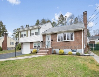 66 Deerfield Rd, Norwood, Massachusetts, 4 Bedrooms Bedrooms, 6 Rooms Rooms,1.5 BathroomsBathrooms,Residential,For Sale,Deerfield Rd,73454035