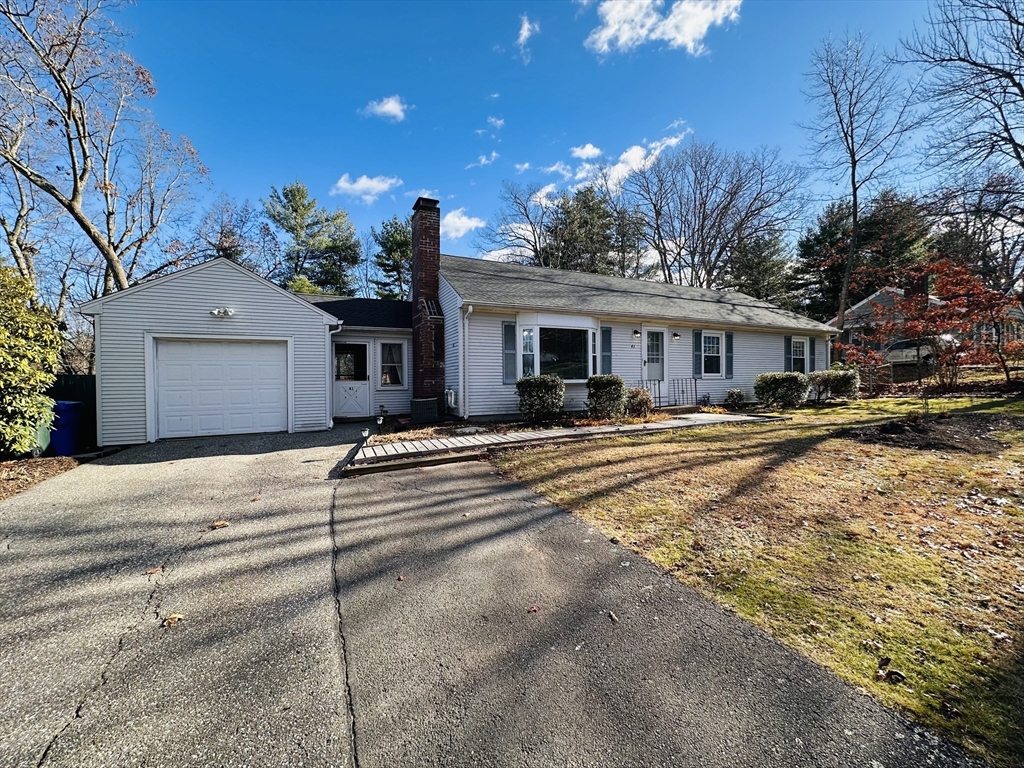41 Kerry Dr, Springfield, Massachusetts, 4 Bedrooms Bedrooms, 6 Rooms Rooms,1 BathroomBathrooms,Residential,For Sale,Kerry Dr,73456199