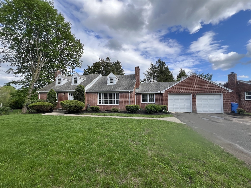 119 Central Park Drive, Holyoke, Massachusetts, 3 Bedrooms Bedrooms, 8 Rooms Rooms,2 BathroomsBathrooms,Residential,For Sale,Central Park Drive,73372468