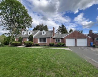 119 Central Park Drive, Holyoke, Massachusetts, 3 Bedrooms Bedrooms, 8 Rooms Rooms,2 BathroomsBathrooms,Residential,For Sale,Central Park Drive,73372468