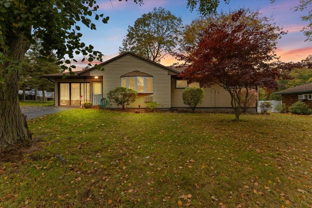 51 Linden Dr, Somerset, Massachusetts, 2 Bedrooms Bedrooms, 5 Rooms Rooms,1 BathroomBathrooms,Residential,For Sale,Linden Dr,73450781