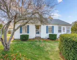 55 Jericho Path, Falmouth, Massachusetts, 3 Bedrooms Bedrooms, 7 Rooms Rooms,1 BathroomBathrooms,Residential,For Sale,Jericho Path,73456793