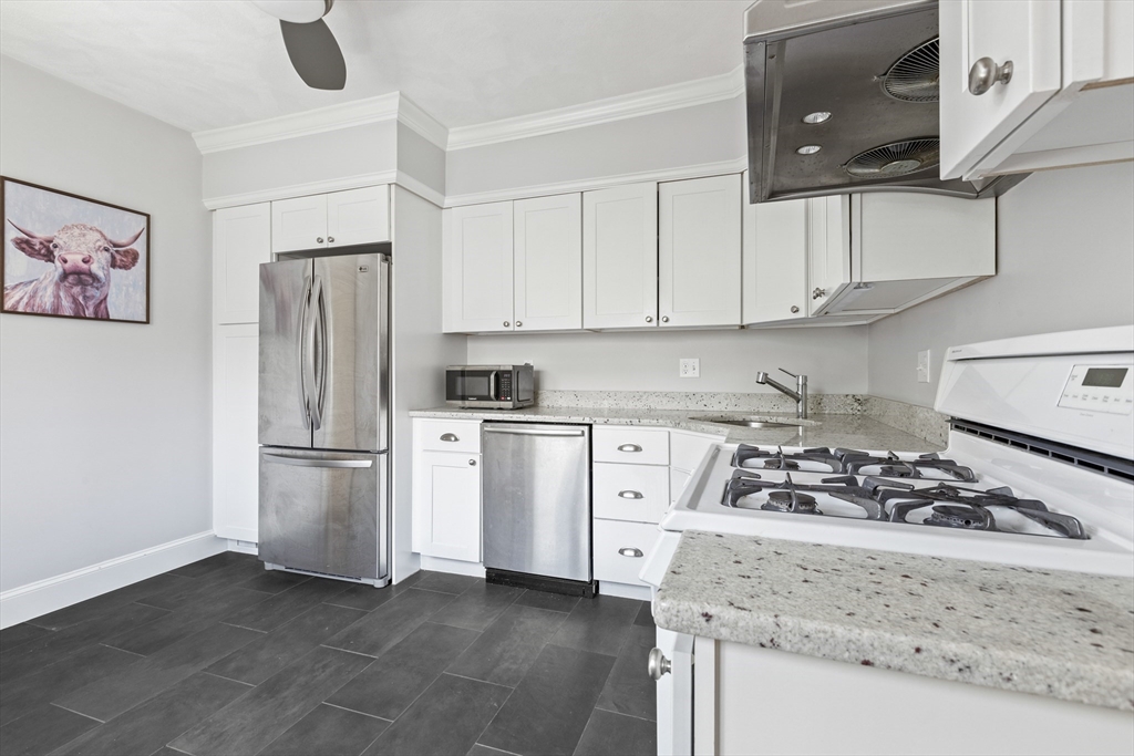 17 Gilbert Street, Newton, Massachusetts, 2 Bedrooms Bedrooms, 5 Rooms Rooms,1 BathroomBathrooms,Residential Lease,For Rent,Gilbert Street,73467022