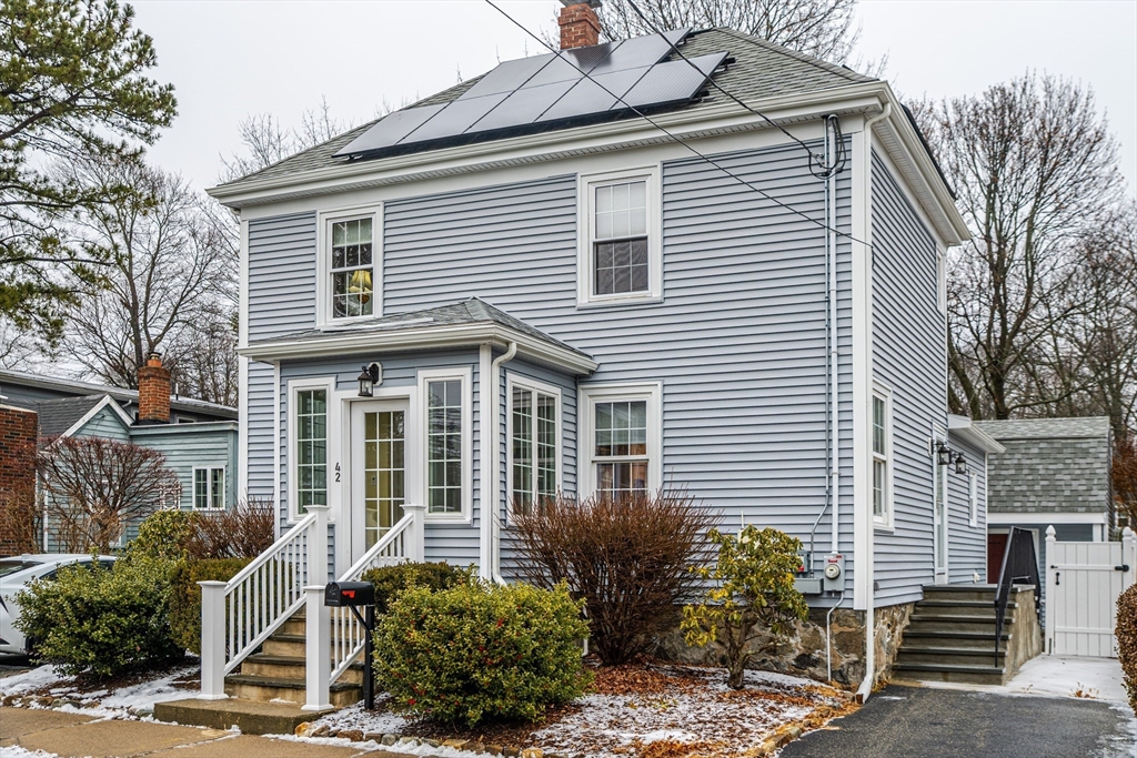 42 Bisson Street, Beverly, Massachusetts, 3 Bedrooms Bedrooms, 6 Rooms Rooms,2 BathroomsBathrooms,Residential,For Sale,Bisson Street,73467044