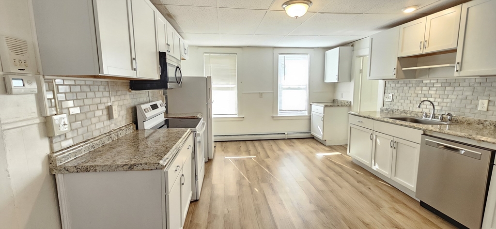 93 Arthur St, Brockton, Massachusetts, 2 Bedrooms Bedrooms, 4 Rooms Rooms,1 BathroomBathrooms,Residential Lease,For Rent,Arthur St,73456116