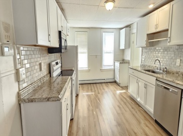 93 Arthur St, Brockton, Massachusetts, 2 Bedrooms Bedrooms, 4 Rooms Rooms,1 BathroomBathrooms,Residential Lease,For Rent,Arthur St,73456116