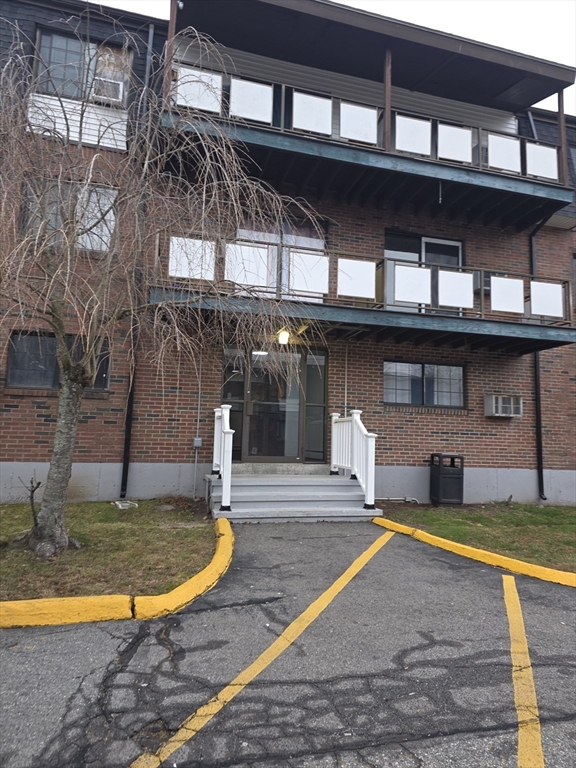 103 Hart St, Taunton, Massachusetts, 1 Bedroom Bedrooms, 3 Rooms Rooms,1 BathroomBathrooms,Residential Lease,For Rent,Hart St,73467078