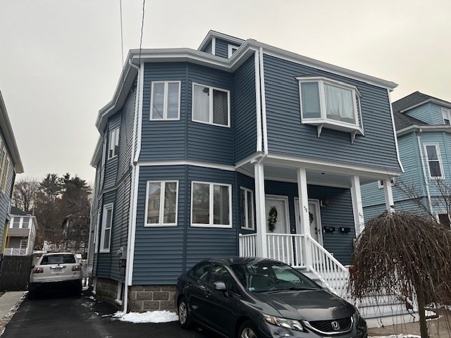 58-60 Bainbridge St, Malden, Massachusetts, 5 Bedrooms Bedrooms, 12 Rooms Rooms,3 BathroomsBathrooms,Residential Income,For Sale,Bainbridge St,73467153