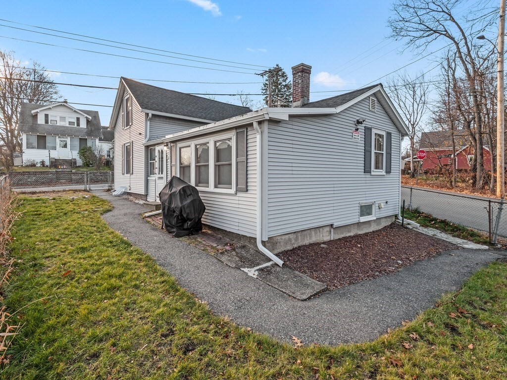 229 Sterling St, Clinton, Massachusetts, 3 Bedrooms Bedrooms, 8 Rooms Rooms,1 BathroomBathrooms,Residential,For Sale,Sterling St,73463073