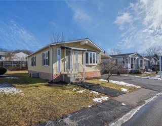 47 Castle Rd, Attleboro, Massachusetts, 2 Bedrooms Bedrooms, 5 Rooms Rooms,2 BathroomsBathrooms,Residential,For Sale,Castle Rd,73467098