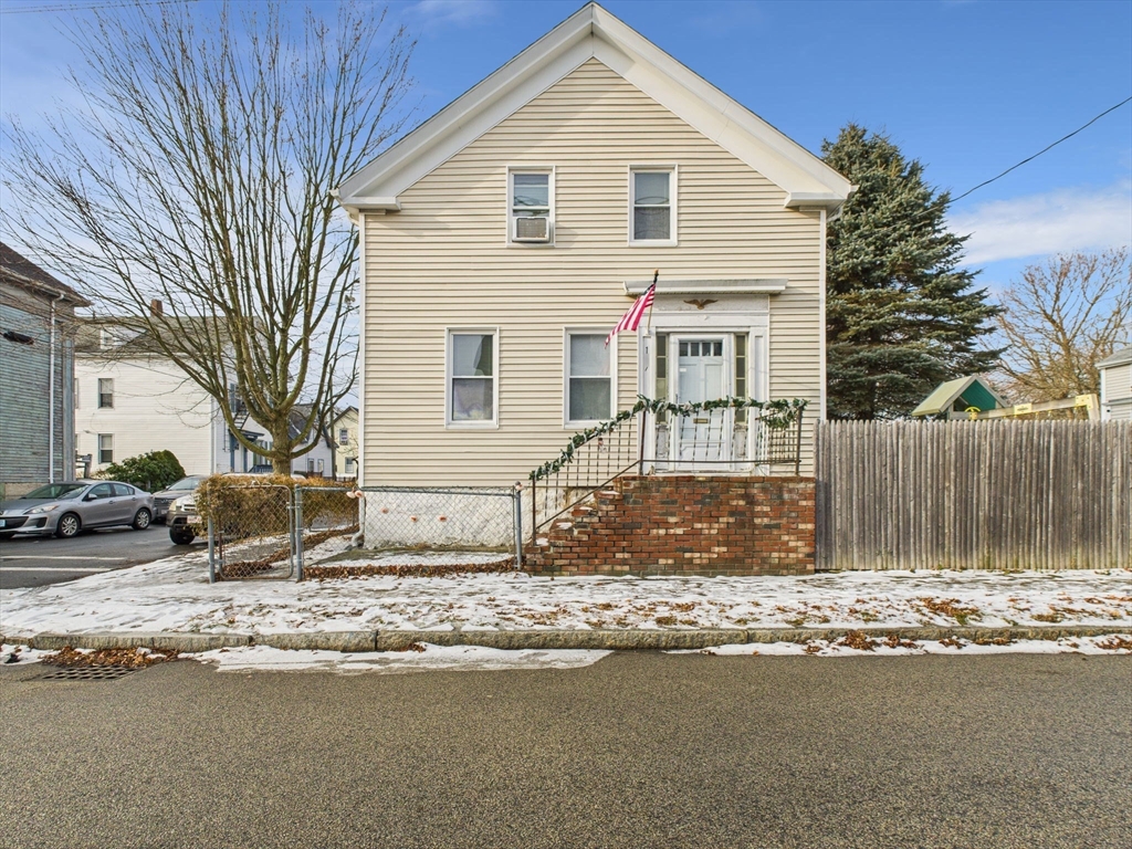 187 Cedar St, New Bedford, Massachusetts, 3 Bedrooms Bedrooms, 6 Rooms Rooms,1.5 BathroomsBathrooms,Residential,For Sale,Cedar St,73467060