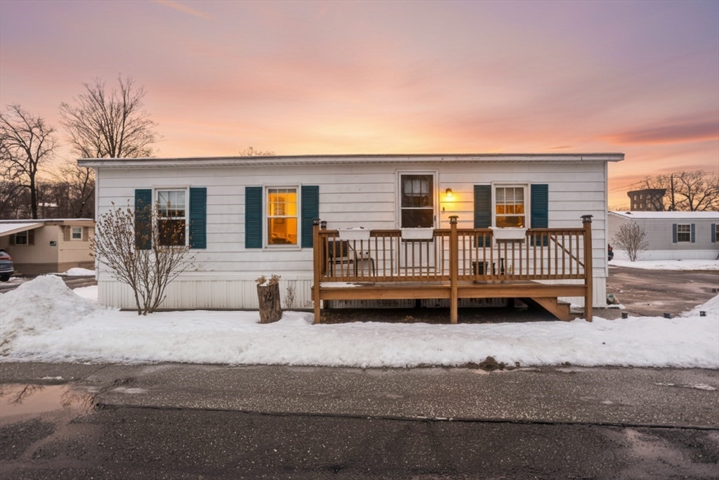 93 Grochmal Avenue, Springfield, Massachusetts, 2 Bedrooms Bedrooms, 4 Rooms Rooms,2 BathroomsBathrooms,Residential,For Sale,Grochmal Avenue,73467100