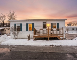 93 Grochmal Avenue, Springfield, Massachusetts, 2 Bedrooms Bedrooms, 4 Rooms Rooms,2 BathroomsBathrooms,Residential,For Sale,Grochmal Avenue,73467100