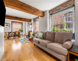 240 Jackson St, Lowell, Massachusetts, 2 Bedrooms Bedrooms, 5 Rooms Rooms,1.5 BathroomsBathrooms,Residential Lease,For Rent,Jackson St,73467068