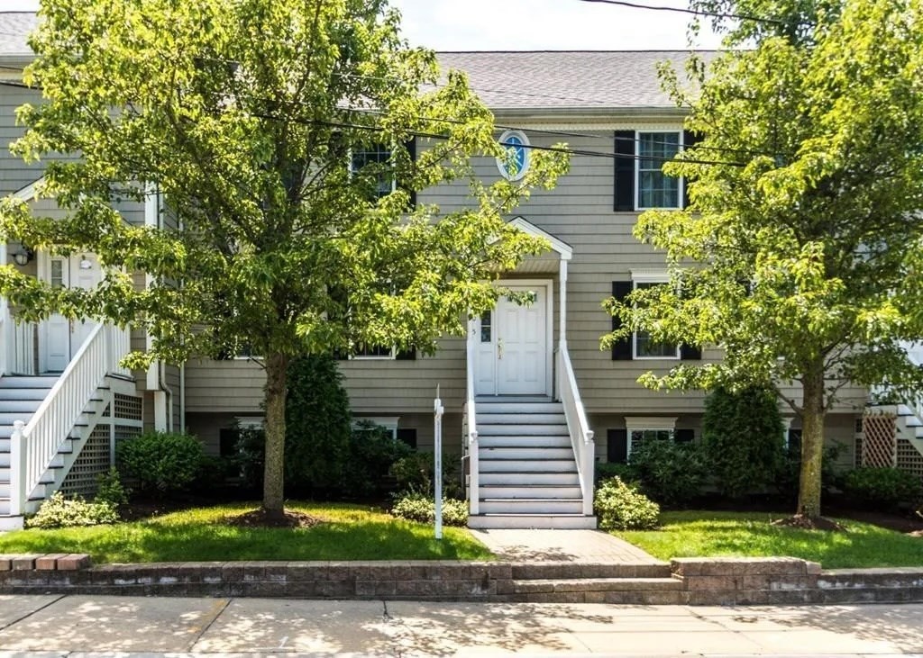 30 Russell St, Waltham, Massachusetts, 2 Bedrooms Bedrooms, 4 Rooms Rooms,1.5 BathroomsBathrooms,Residential Lease,For Rent,Russell St,73467178