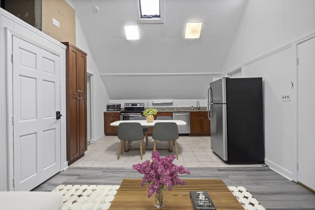 155 5th Street, Cambridge, Massachusetts, 3 Bedrooms Bedrooms, 4 Rooms Rooms,1 BathroomBathrooms,Residential Lease,For Rent,5th Street,73467187