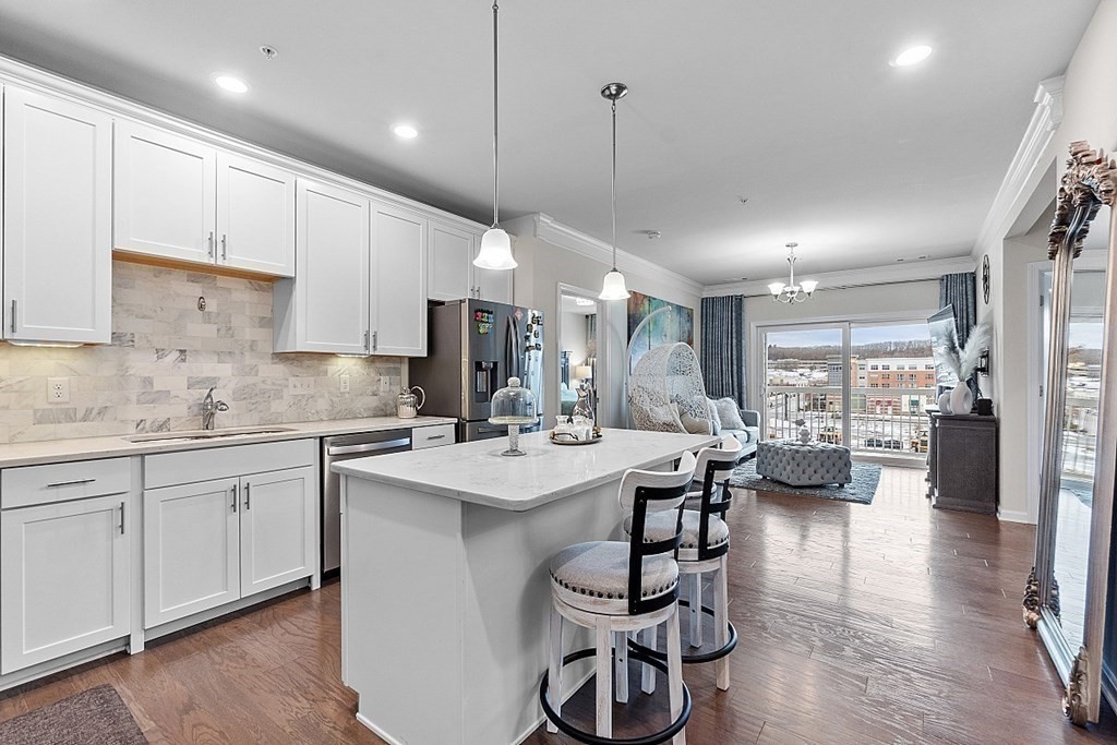 120 University Ave, Westwood, Massachusetts, 2 Bedrooms Bedrooms, 5 Rooms Rooms,2 BathroomsBathrooms,Residential Lease,For Rent,University Ave,73467199