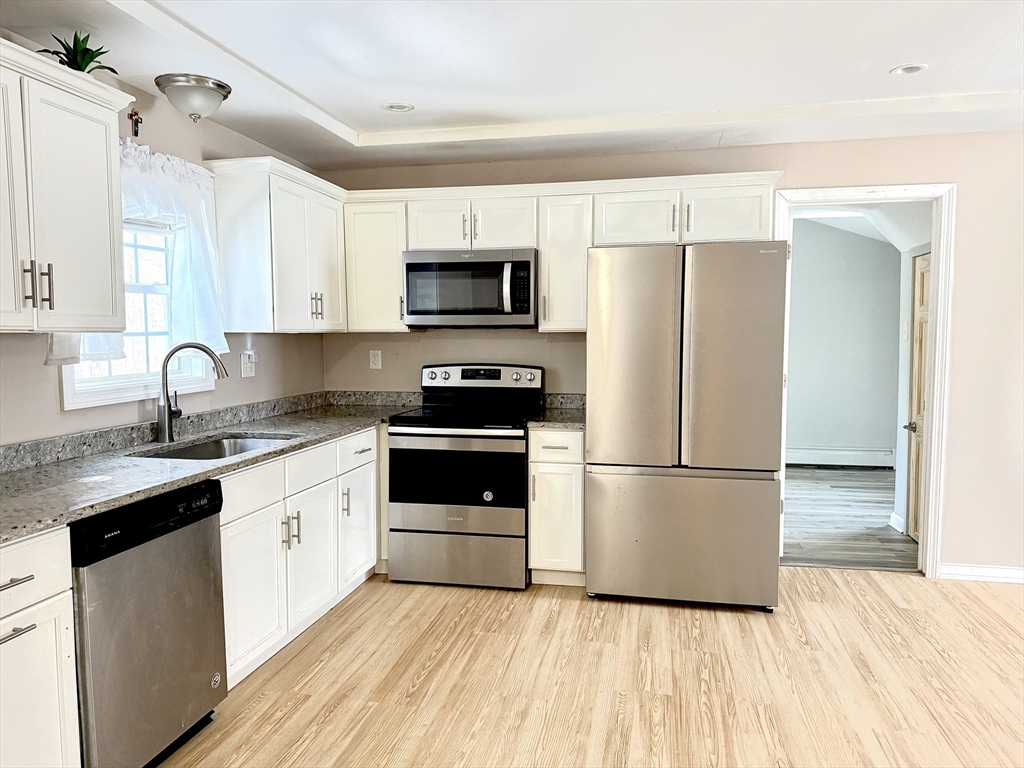 32 Jerry Way, Taunton, Massachusetts, 3 Bedrooms Bedrooms, 6 Rooms Rooms,2 BathroomsBathrooms,Residential Lease,For Rent,Jerry Way,73464303