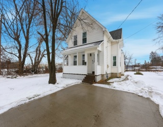 29 Lowell Ave, West Springfield, Massachusetts, 3 Bedrooms Bedrooms, 6 Rooms Rooms,1 BathroomBathrooms,Residential,For Sale,Lowell Ave,73467242