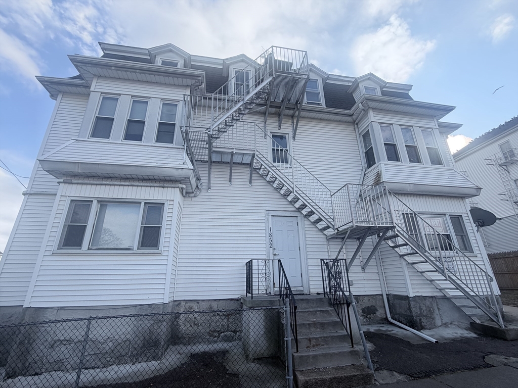1852 S Main St, Fall River, Massachusetts, 12 Bedrooms Bedrooms, 30 Rooms Rooms,6 BathroomsBathrooms,Residential Income,For Sale,S Main St,73467253