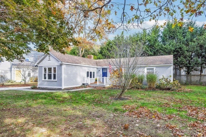 576 Strawberry Hill Rd, Barnstable, Massachusetts, 2 Bedrooms Bedrooms, 4 Rooms Rooms,1 BathroomBathrooms,Residential,For Sale,Strawberry Hill Rd,73442437