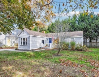 576 Strawberry Hill Rd, Barnstable, Massachusetts, 2 Bedrooms Bedrooms, 4 Rooms Rooms,1 BathroomBathrooms,Residential,For Sale,Strawberry Hill Rd,73442437