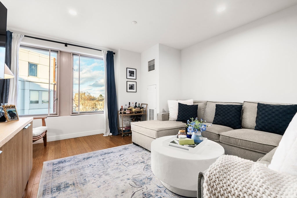 1910 Dorchester Ave, Boston, Massachusetts, 2 Bedrooms Bedrooms, 4 Rooms Rooms,2 BathroomsBathrooms,Residential,For Sale,Dorchester Ave,73467309