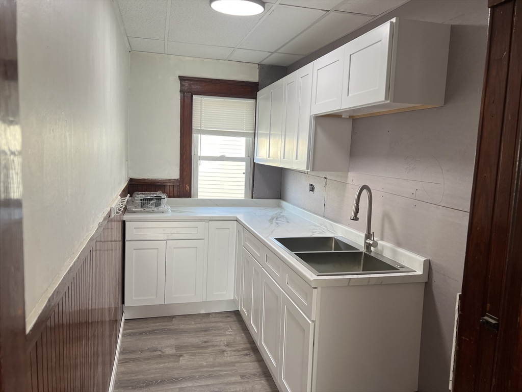 61 Vernon Street, Worcester, Massachusetts, 3 Bedrooms Bedrooms, 7 Rooms Rooms,1 BathroomBathrooms,Residential Lease,For Rent,Vernon Street,73467318