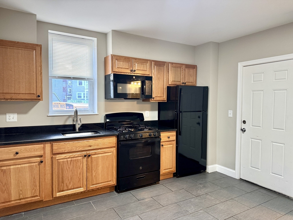 20 Chase Street, Lynn, Massachusetts, 3 Bedrooms Bedrooms, 5 Rooms Rooms,1 BathroomBathrooms,Residential Lease,For Rent,Chase Street,73467329