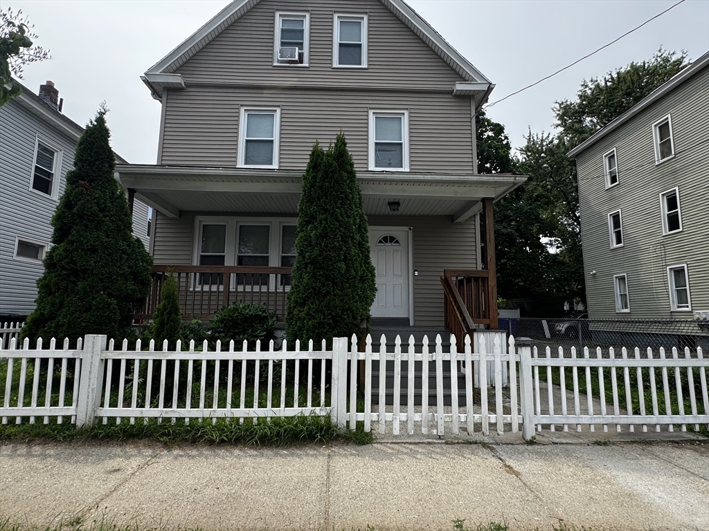 99 Wilmont St, Springfield, Massachusetts, 5 Bedrooms Bedrooms, 9 Rooms Rooms,2 BathroomsBathrooms,Residential Income,For Sale,Wilmont St,73463780