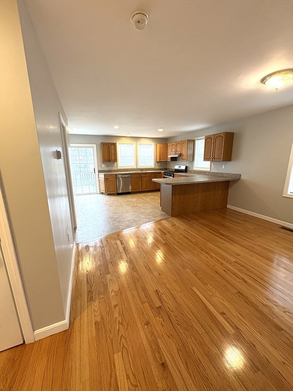 46 Lake Street, Weymouth, Massachusetts, 3 Bedrooms Bedrooms, 6 Rooms Rooms,1.5 BathroomsBathrooms,Residential Lease,For Rent,Lake Street,73467356