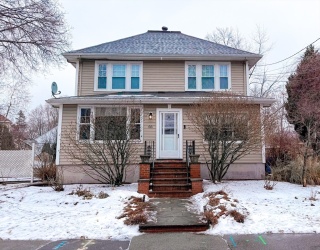 66 Riverview Ave, Waltham, Massachusetts, 2 Bedrooms Bedrooms, 7 Rooms Rooms,1 BathroomBathrooms,Residential Lease,For Rent,Riverview Ave,73467375