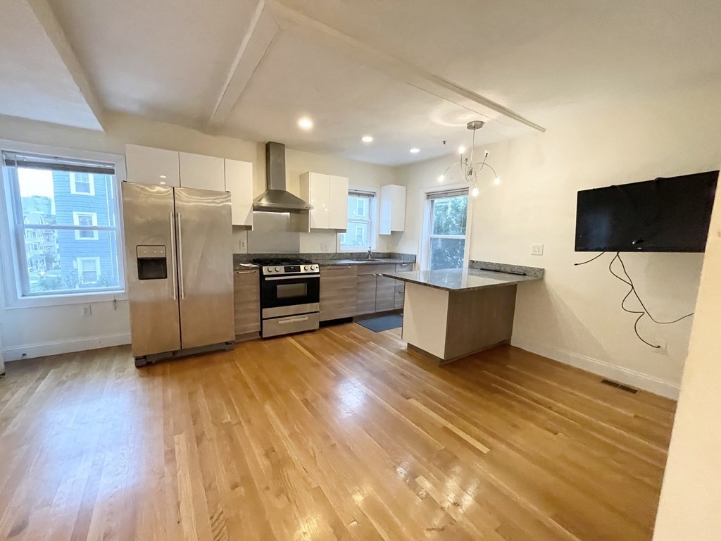 128 Hillside Street, Boston, Massachusetts, 4 Bedrooms Bedrooms, 6 Rooms Rooms,1 BathroomBathrooms,Residential Lease,For Rent,Hillside Street,72765599