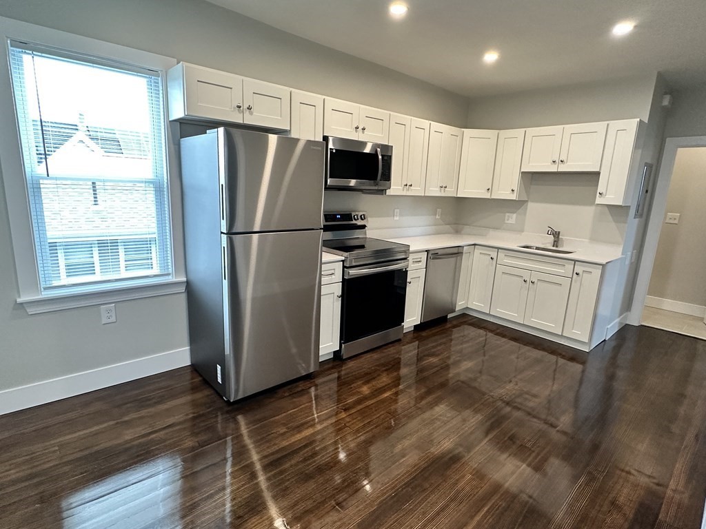 15 Tuttle Street, Revere, Massachusetts, 3 Bedrooms Bedrooms, 5 Rooms Rooms,1 BathroomBathrooms,Residential Lease,For Rent,Tuttle Street,73467468