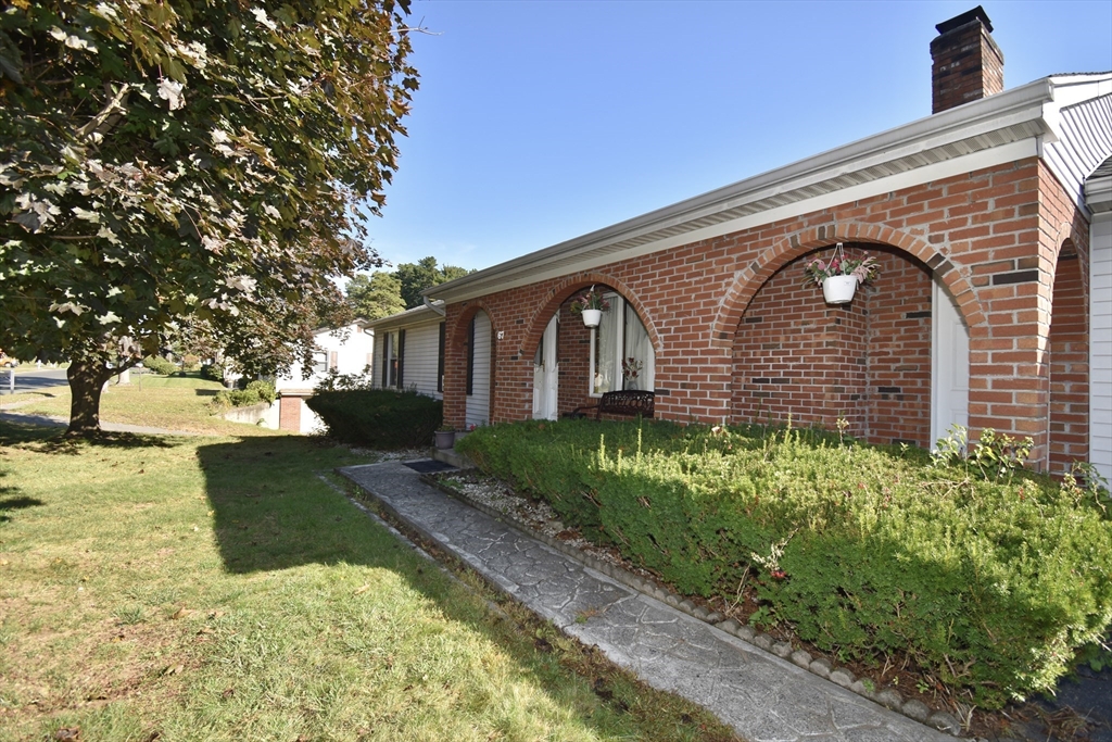 67 Basil Rd, Chicopee, Massachusetts, 3 Bedrooms Bedrooms, 6 Rooms Rooms,1.5 BathroomsBathrooms,Residential Lease,For Rent,Basil Rd,73452443