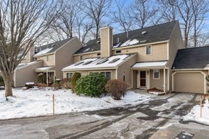 4 Iris Way, Haverhill, Massachusetts, 2 Bedrooms Bedrooms, 6 Rooms Rooms,2.5 BathroomsBathrooms,Residential,For Sale,Iris Way,73467479