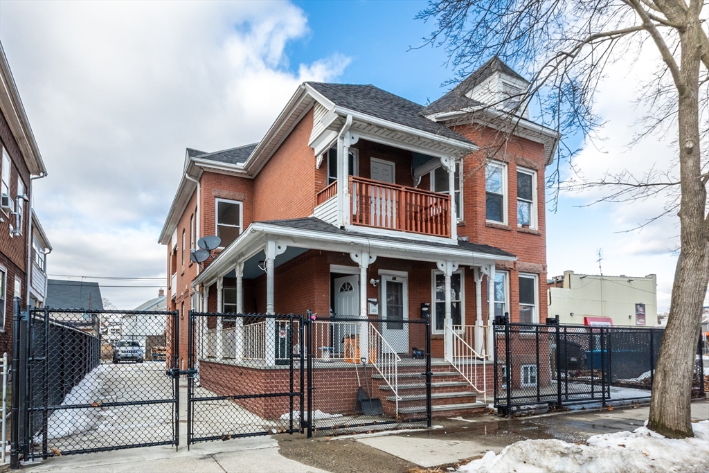 18-20 Fremont, Springfield, Massachusetts, 3 Bedrooms Bedrooms, 6 Rooms Rooms,1 BathroomBathrooms,Residential Lease,For Rent,Fremont,73467492