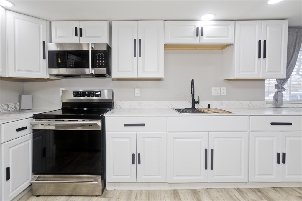 1246 Granby Rd, Chicopee, Massachusetts, 2 Bedrooms Bedrooms, 4 Rooms Rooms,1 BathroomBathrooms,Residential,For Sale,Granby Rd,73463551