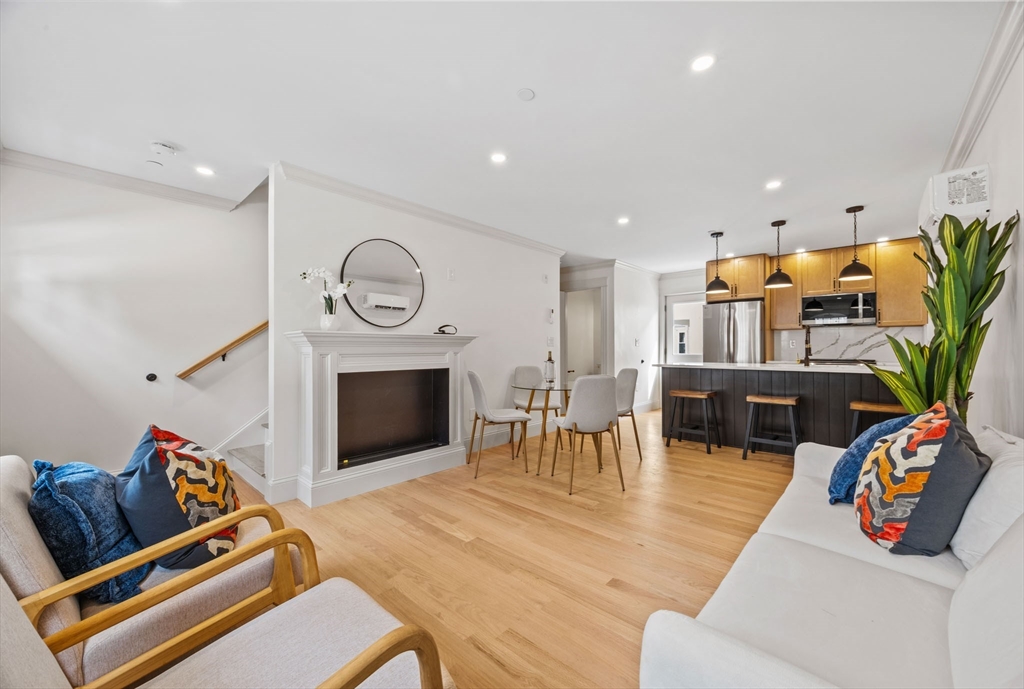 9 Swan St, Beverly, Massachusetts, 3 Bedrooms Bedrooms, 5 Rooms Rooms,2.5 BathroomsBathrooms,Residential,For Sale,Swan St,73467363