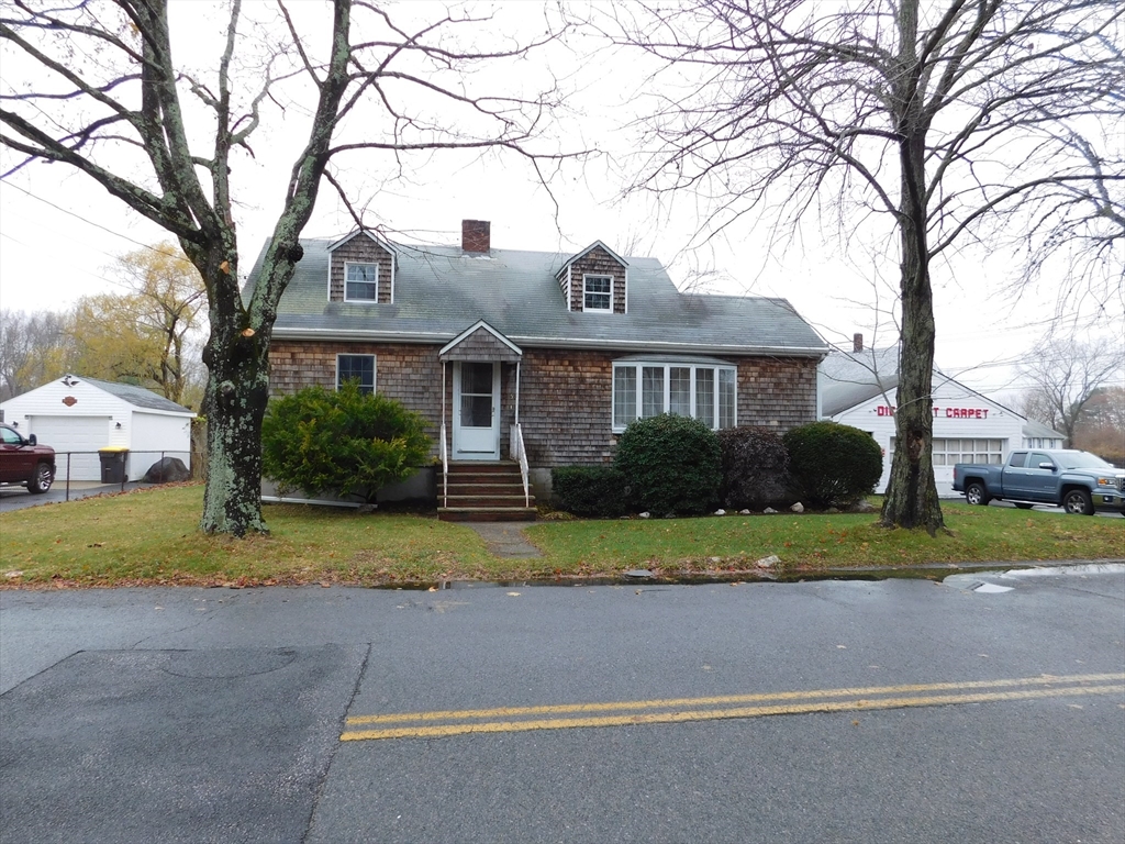 560 North St, Somerset, Massachusetts, 4 Bedrooms Bedrooms, 6 Rooms Rooms,2 BathroomsBathrooms,Residential,For Sale,North St,73467387