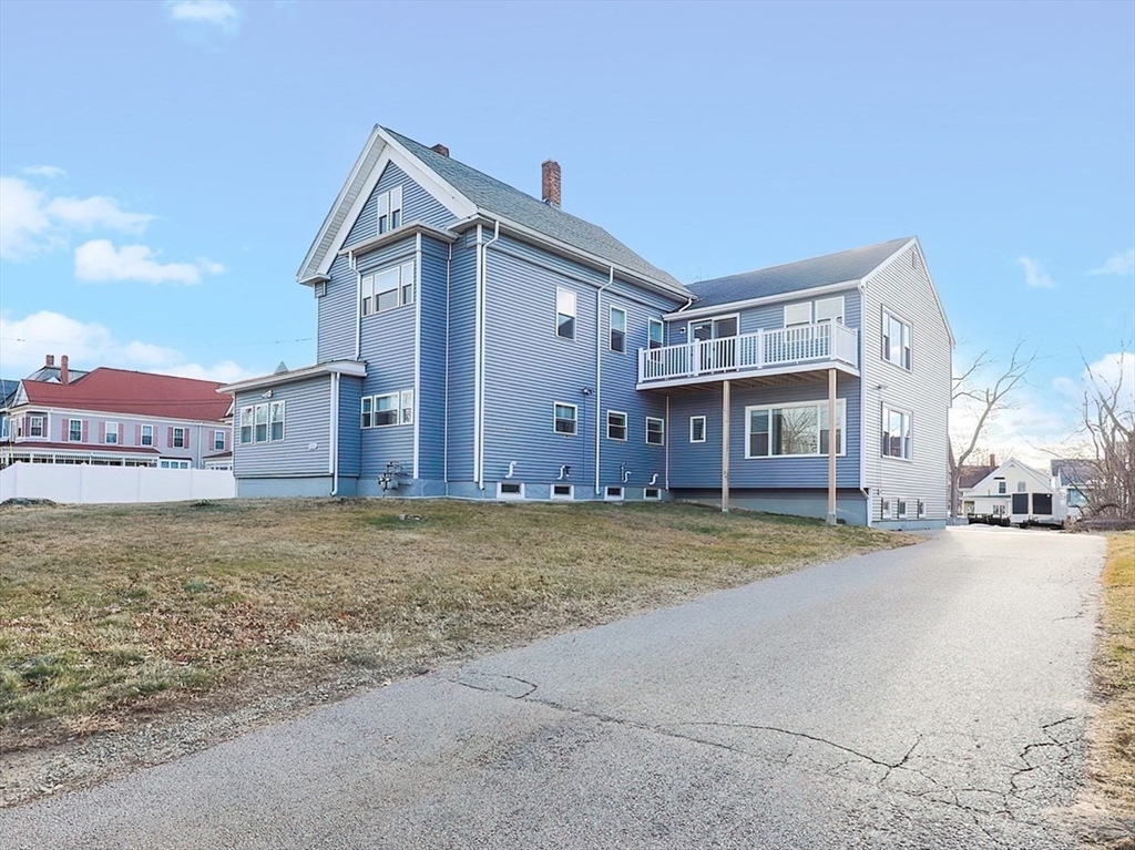 226 W Elm, Brockton, Massachusetts, 10 Bedrooms Bedrooms, 19 Rooms Rooms,4.5 BathroomsBathrooms,Residential Income,For Sale,W Elm,73467399